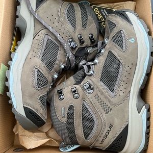 Vasque Women’s Hiking Boots
Breeze III GTX 7195
Gargoyle/Stone Blue